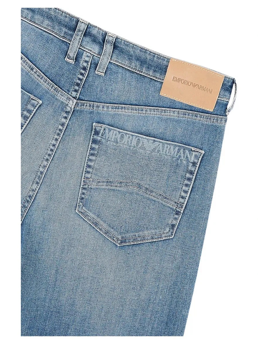 Jeans J90 a Vita Media e Taglio Relaxed