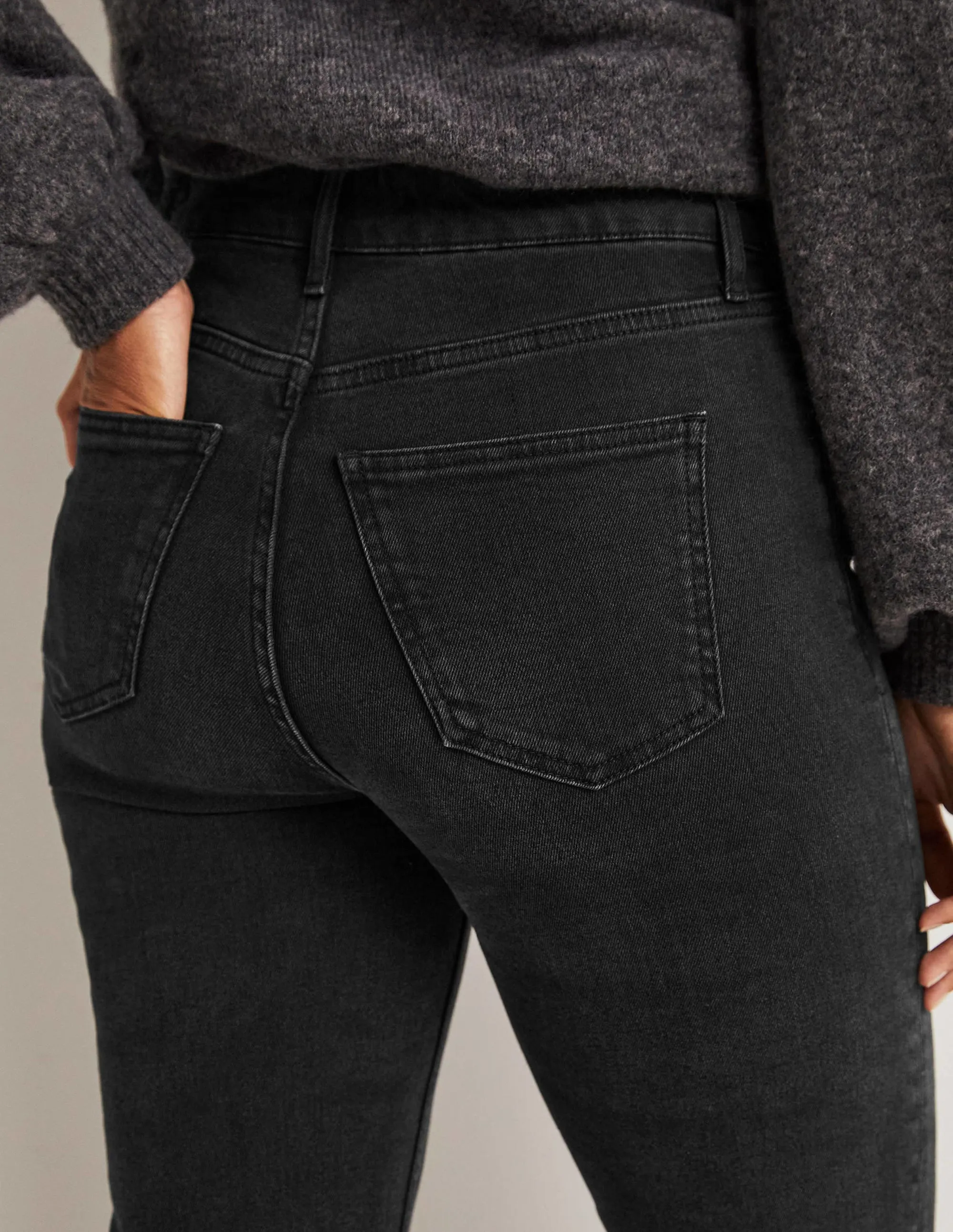 Relaxed Straight Jeans-Washed Black
