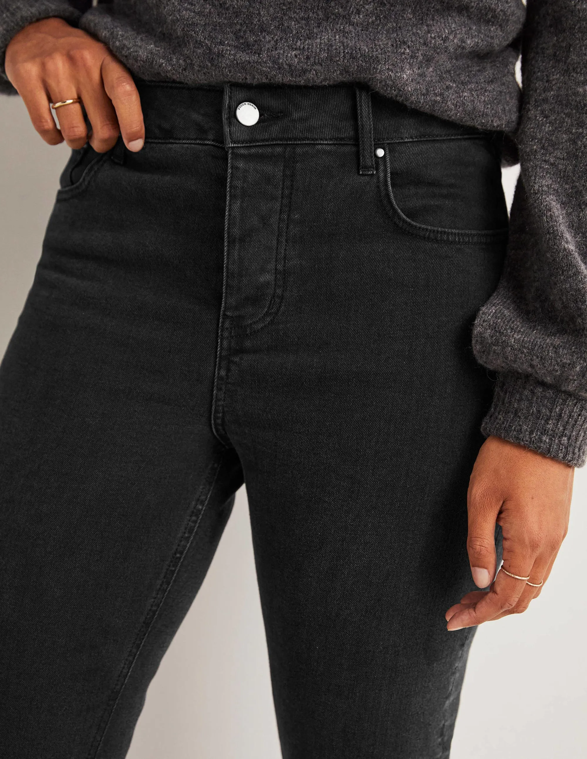 Relaxed Straight Jeans-Washed Black