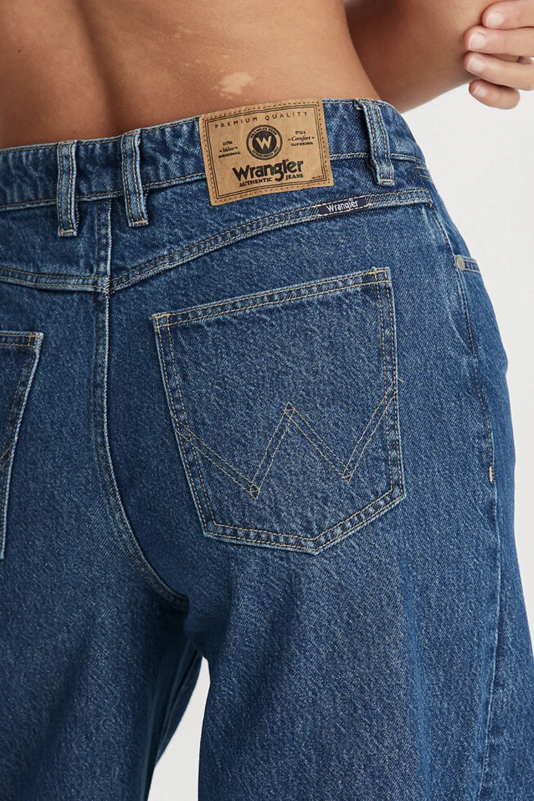 WRANGLER MID STEVIE RELAXED JEAN - KICK DRUM BLUE