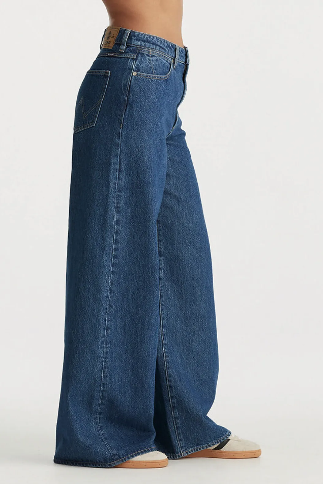 WRANGLER MID STEVIE RELAXED JEAN - KICK DRUM BLUE